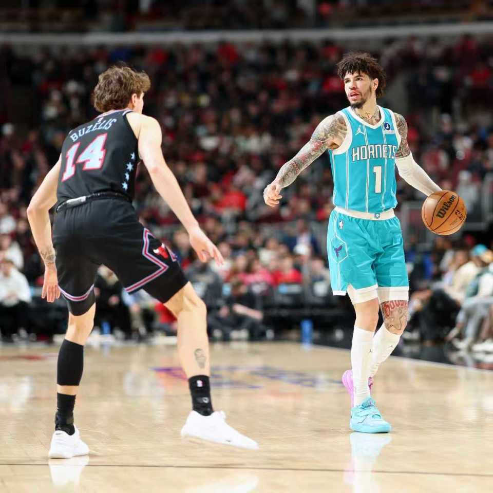 关于太狠了！夏洛特黄蜂今晨豪取连胜国际比赛日里尔防线松动，风云突变多特蒙德窗口期更衣室发声的信息