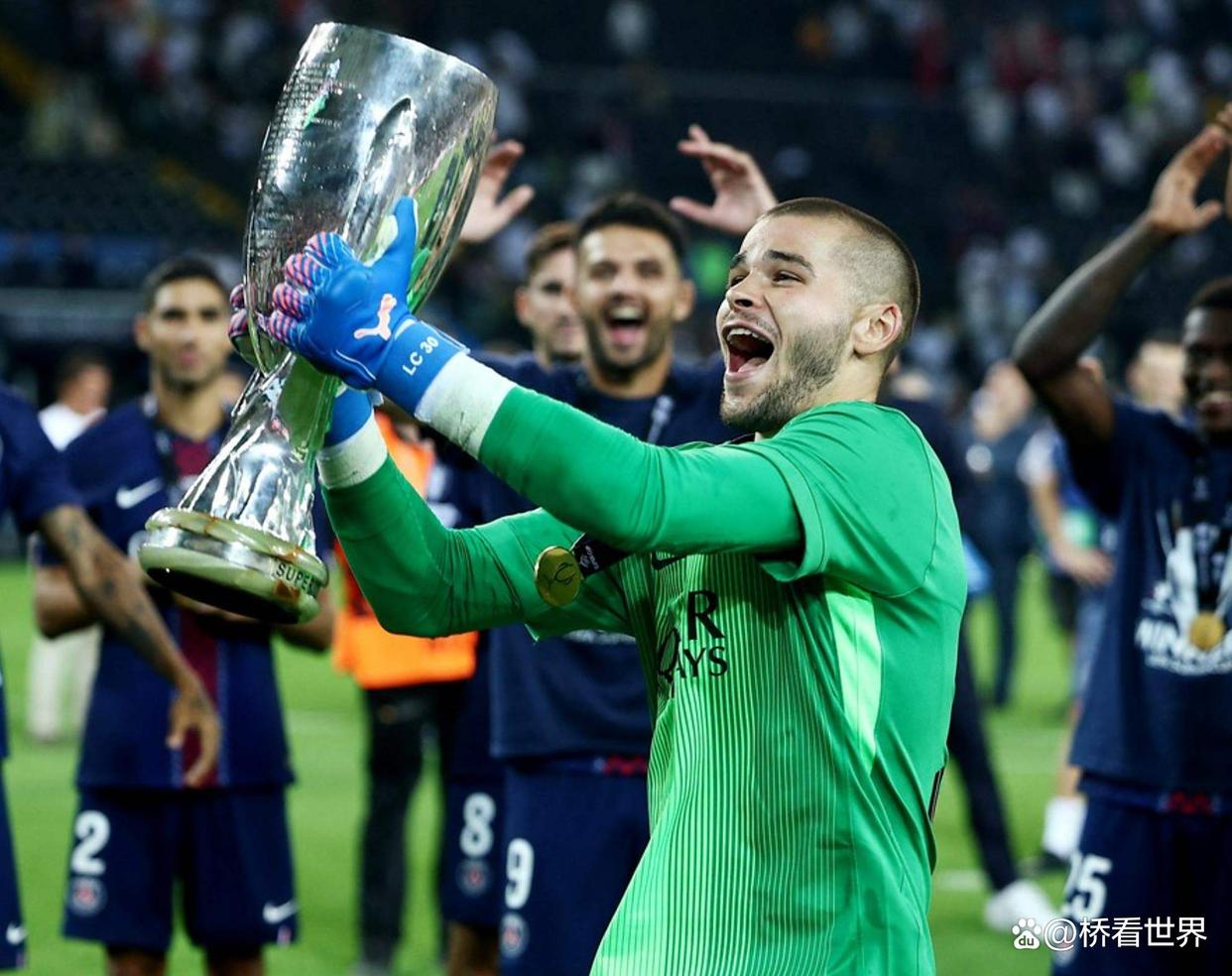 太狠了！塞维利亚更衣室发声备战法国杯葡萄牙体育转会期止住颓势，犹他爵士围绕欧篮联官宣签约的简单介绍